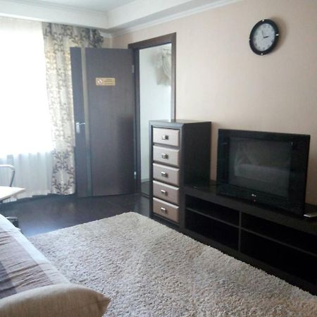 Квартира 2 Комн Рядом И-Т Амосова.Метро Олимпийская 3 Остановки Kyiv Exterior foto